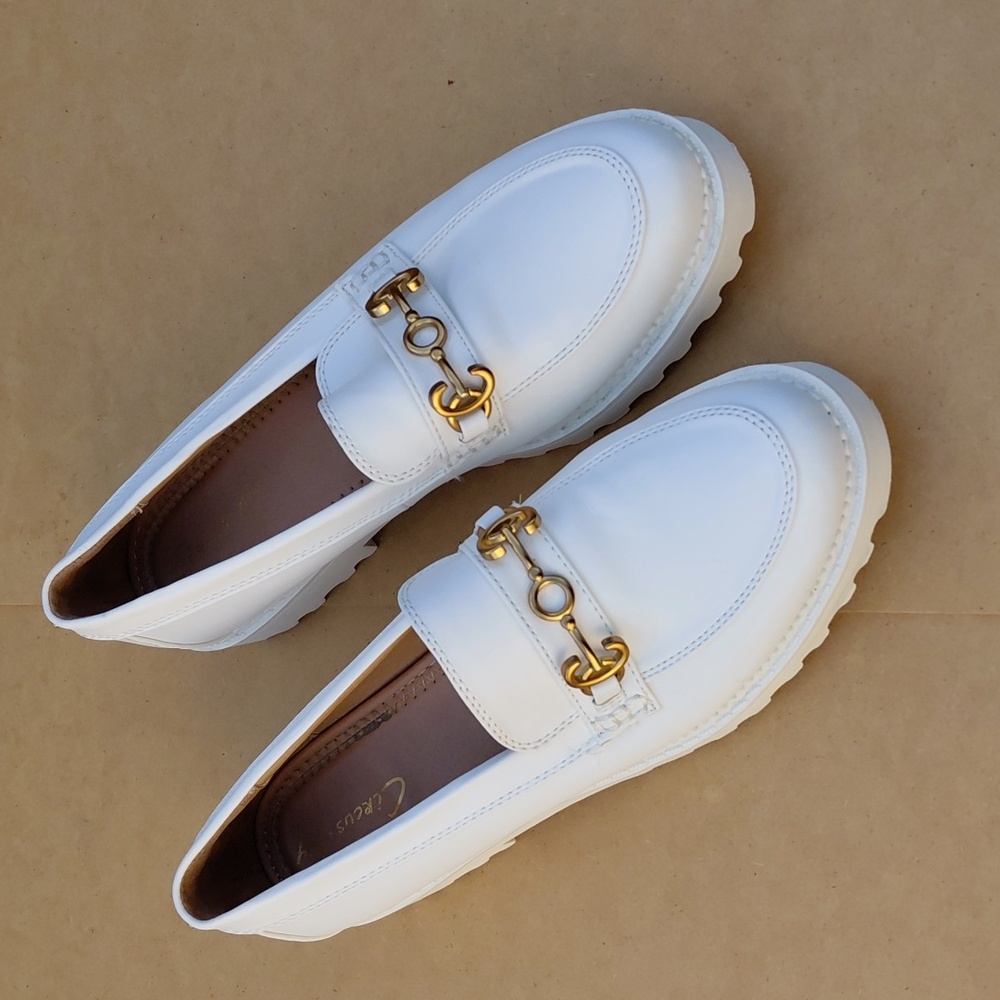 CIRCUS SAM EDELMAN Women's Eileen  White Loafers with Gold Accent - 9